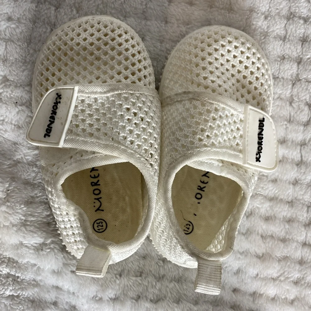 Morendl Off White Baby Shoes